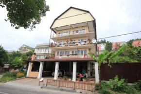 Yuzhny Guest House
